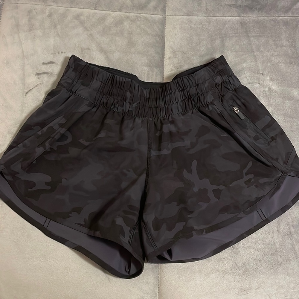 Lululemon camo tracker short 4”